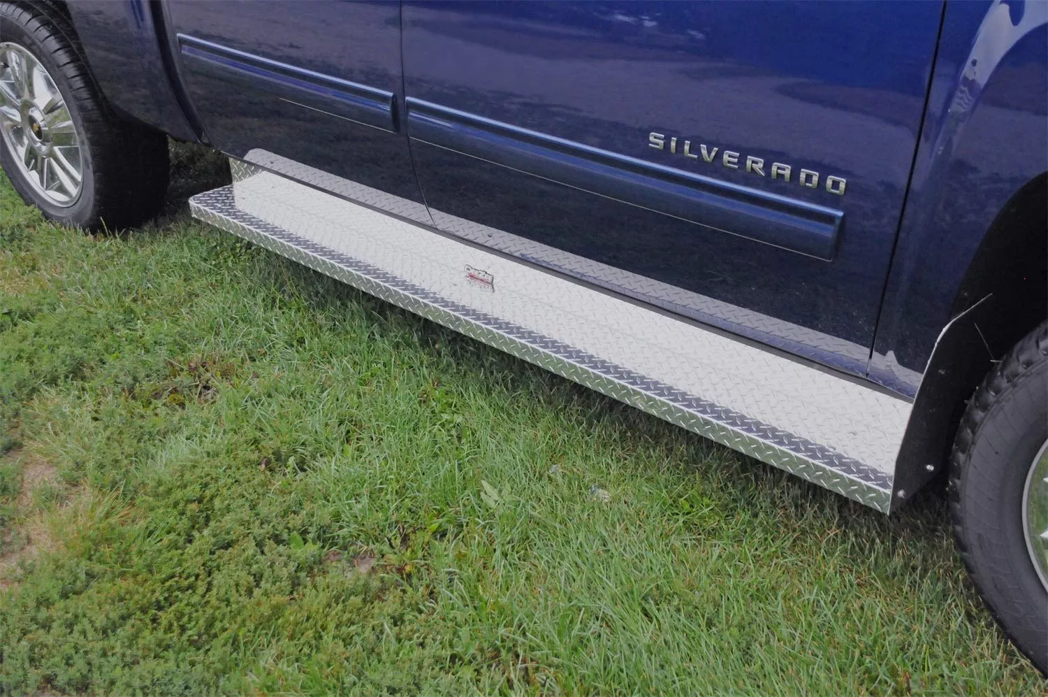 Dee Zee 2036 Running Board, Aluminum