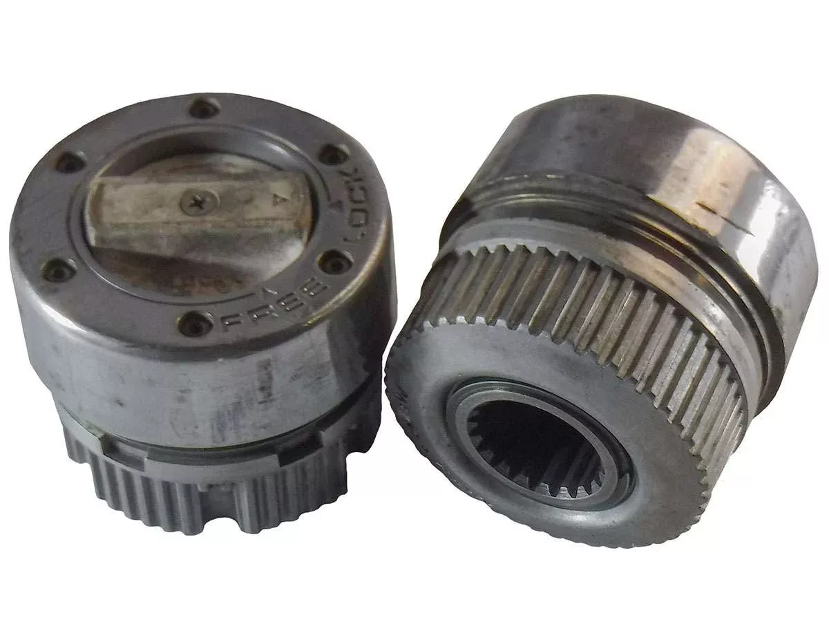 QU56018U Used Warn Internal Spline Mount Manual Hub Set